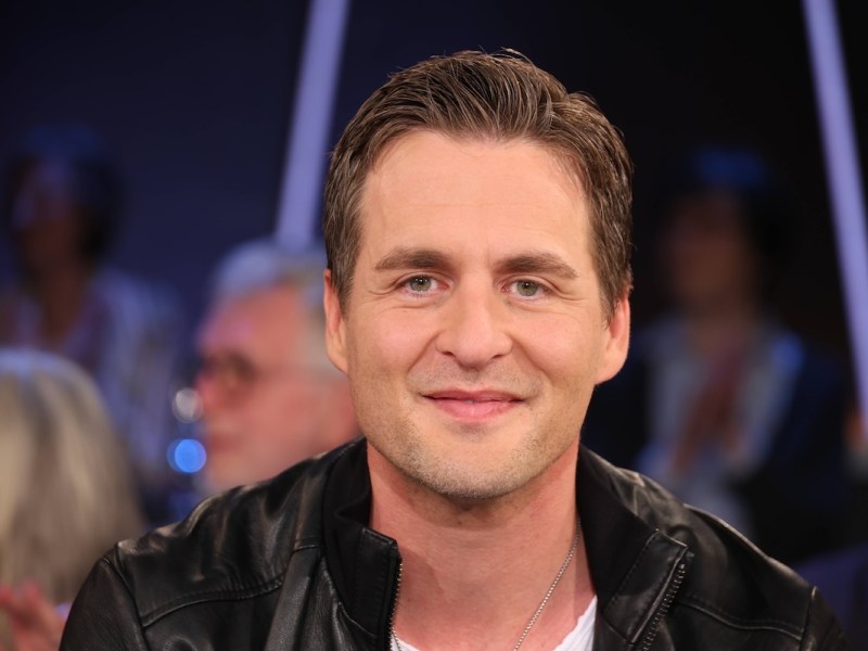 Alexander Klaws zu Gast in der NDR Talk Show, Fototermin im Fernsehstudio Hamburg Lokstedt am 21.6.2024 *** Alexander Klaws as a guest on the NDR Talk Show, photo session in the Hamburg Lokstedt TV studio on 21 6 2024