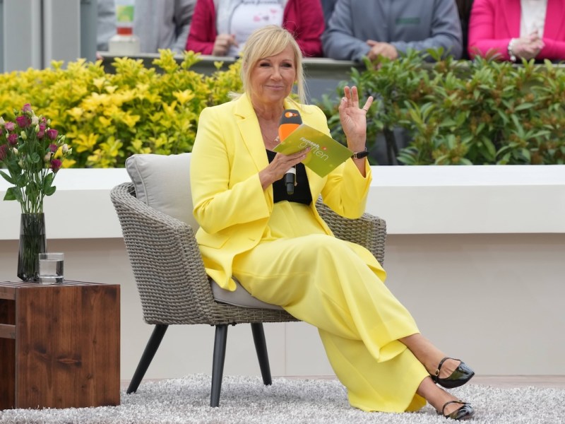 ZDF - Fernsehgarten. Moderatorin Andrea Kiwi Kiewel in der Unterhaltungsshow ZDF Fernsehgarten am 05.05.2024 in Mainz. Mainz ZDF - Fernsehgarten Rheinland-Pfalz *** ZDF Fernsehgarten presenter Andrea Kiwi Kiewel in the entertainment show ZDF Fernsehgarten on 05 05 2024 in Mainz Mainz ZDF Fernsehgarten Rhineland-Palatinate