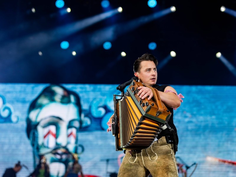 31.05.2024, GER, Musikveranstaltung / Kultur / Konzert, Volks Rock n Roller Andreas Gabalier Der Dirndl-Wahnsinnn Geht Weiter Open Air Impressionen vom Live Konzert zeigt Andreas Gabalier beim Auftritt vor Ausverkaufter Kulisse 98559 Oberhof LOTTO Th¸ringen ARENA am Rennst Th¸ringen Deutschland *** 31 05 2024, GER, Musikveranstaltung Kultur Konzert, Volks Rock n Roller Andreas Gabalier Der Dirndl Wahnsinnn Geht Weiter Open Air Impressionen vom Live Konzert zeigt Andreas Gabalier beim Auftritt vor Ausverkaufter Kulisse 98559 Oberhof LOTTO Th¸ringen ARENA am Rennst Th¸ringen Germany