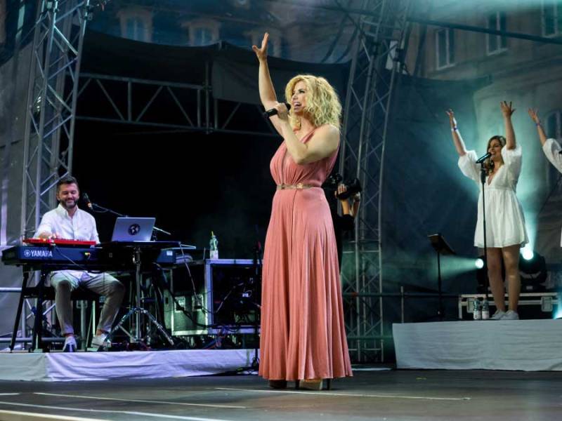 Beatrice Egli beim SWR4 Sommer Open Air in Stuttgart