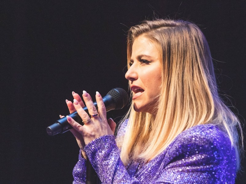 Koblenz Schlagers‰ngerin Beatrice Egli beim Konzert am 04.12.2022 in Koblenz *** Koblenz pop singer Beatrice Egli at the concert on 04 12 2022 in Koblenz Copyright: xEibner-Pressefoto/GerhardxWingenderx EP_GWR