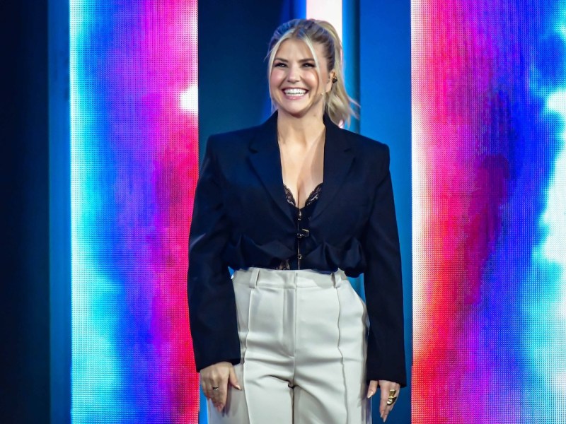 Entertainment Musik, Die Beatrice Egli Show 27.03.2024, xdanx, Entertainment Musik, Die Beatrice Egli Show, v.l. Die Saengerin und Moderatorin Beatrice Egli steht bei der Aufzeichnung der √£Beatrice Egli Show√í in Berlin-Adlershof auf der Buehne. Die Sendung ist am 06. April 2024 zu sehen. Beteiligt sind das SWR Fernsehen, MDR Fernsehen, NDR Fernsehen und das Schweizer Fernsehen SRF. Berlin Adlershof Studio H Berlin Deutschland DE *** Entertainment Music, The Beatrice Egli Show 27 03 2024, xdanx, Entertainment Music, The Beatrice Egli Show, v l The singer and presenter Beatrice Egli is on stage at the recording of the Beatrice Egli Show in Berlin Adlershof The program can be seen on April 06, 2024 Participants are SWR Fernsehen, MDR Fernseh Copyright: xDanielxLakomskix