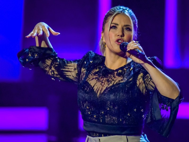 Entertainment Musik, Die Beatrice Egli Show 27.03.2024, xdanx, Entertainment Musik, Die Beatrice Egli Show, v.l. Die Saengerin und Moderatorin Beatrice Egli steht bei der Aufzeichnung der √£Beatrice Egli Show√í in Berlin-Adlershof auf der Buehne. Die Sendung ist am 06. April 2024 zu sehen. Beteiligt sind das SWR Fernsehen, MDR Fernsehen, NDR Fernsehen und das Schweizer Fernsehen SRF. Berlin Adlershof Studio H Berlin Deutschland DE *** Entertainment Music, The Beatrice Egli Show 27 03 2024, xdanx, Entertainment Music, The Beatrice Egli Show, v l The singer and presenter Beatrice Egli is on stage at the recording of the Beatrice Egli Show in Berlin Adlershof The program can be seen on April 06, 2024 Participants are SWR Fernsehen, MDR Fernseh Copyright: xDanielxLakomskix