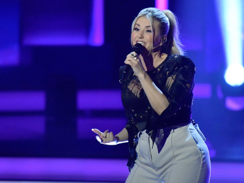 Entertainment Musik, Die Beatrice Egli Show 27.03.2024, xdanx, Entertainment Musik, Die Beatrice Egli Show, v.l. Die Saengerin und Moderatorin Beatrice Egli steht bei der Aufzeichnung der √£Beatrice Egli Show√í in Berlin-Adlershof auf der Buehne. Die Sendung ist am 06. April 2024 zu sehen. Beteiligt sind das SWR Fernsehen, MDR Fernsehen, NDR Fernsehen und das Schweizer Fernsehen SRF. Berlin Adlershof Studio H Berlin Deutschland DE *** Entertainment Music, The Beatrice Egli Show 27 03 2024, xdanx, Entertainment Music, The Beatrice Egli Show, v l The singer and presenter Beatrice Egli is on stage at the recording of the Beatrice Egli Show in Berlin Adlershof The program can be seen on April 06, 2024 Participants are SWR Fernsehen, MDR Fernseh Copyright: xDanielxLakomskix