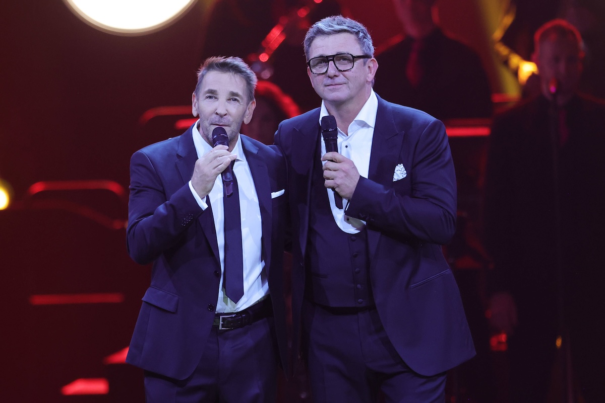 Hans Sigl und Mark Keller - Die grosse Silvester Show 2023 Hans Sigl re. und Mark Keller bei der Grossen Silvester Show 2023. TV-Aufzeichnung vom 09.11.2023 in der Baden-Arena, Messe Offenburg-Ortenau. Baden-W¸rttemberg, Deutschland. Ausstrahlung der Sendung auf ARD, ORF und SRF am 31.12.2023. *** Hans Sigl and Mark Keller The Great New Years Eve Show 2023 Hans Sigl re and Mark Keller at the Great New Years Eve Show 2023 TV recording from 09 11 2023 in the Baden Arena, Messe Offenburg Ortenau Baden W¸rttemberg, Germany Broadcast of the program on ARD, ORF and SRF on 31 12 2023