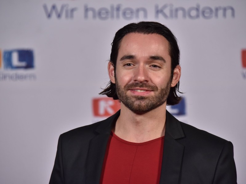 Der Sänger Daniel Küblböck posiert am 23.11.2016 in Hürth bei Köln beim RTL Spendenmarathon wir helfen Kindern 2017. *** The singer Daniel Küblböck is posing 23.11.2016 in Hürth near Cologne during the RTL donation marathon we help children 2017