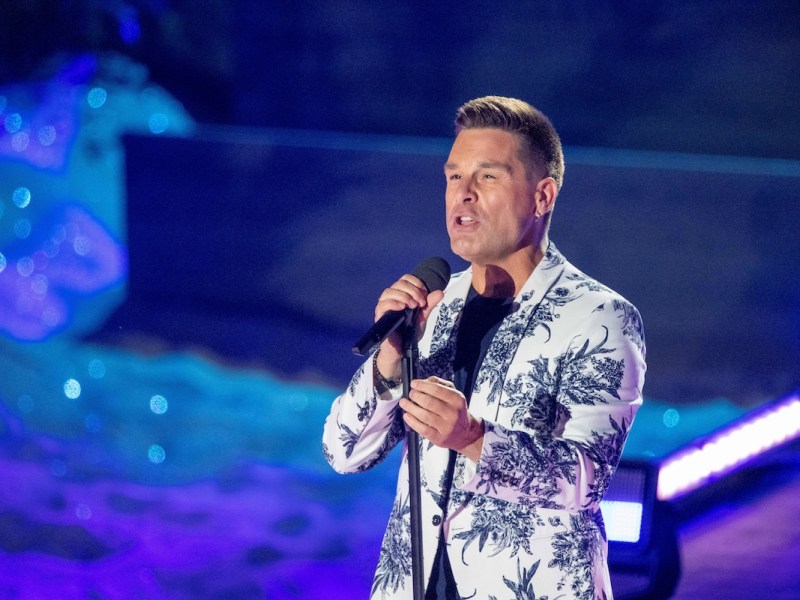 Eloy de JONG, Saenger, Schlagersaenger, Musiker, singend, Gesang, Konzert, Die grosse Schlager Strandparty 2023, aufgezeichnet am 15.07.2023 im Amphitheater Gelsenkirchen, Ausstrahlung am 12.08.2023 um 20.15 Uhr im Ersten Deutschen Fernsehen, *** Eloy de JONG, Saenger, Schlagersaenger, musician, singing, singing, concert, Die grosse Schlager Strandparty 2023, recorded on 15 07 2023 in the Amphitheater Gelsenkirchen, broadcast on 12 08 2023 at 20 15 oclock on the First German Television,
