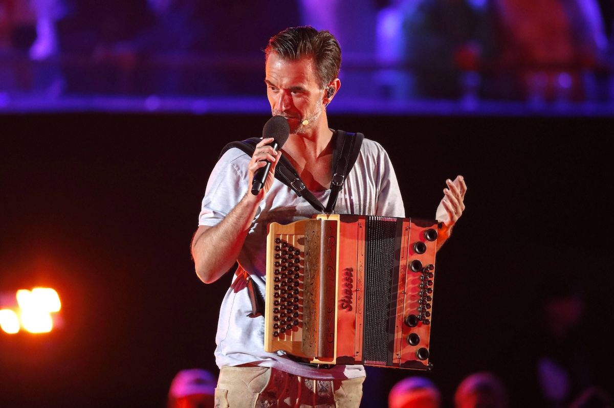 Florian Silbereisen in der TV-Show Schlagerbooom Open Air - Die Stadionshow in ÷sterreich live aus dem Stadion Kitzb¸hel. Kitzb¸hel, 08.06.2024 *** Florian Silbereisen in the TV show Schlagerbooom Open Air Die Stadionshow in Austria live from the Kitzb¸hel stadium Kitzb¸hel, 08 06 2024 Foto:xR.xSchmiegeltx/xFuturexImagex schlagerboom_4818