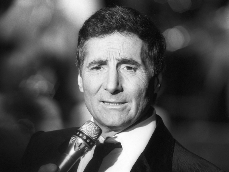 Freddy Quinn S‰nger 10/85 wie Freddy Quinn bei Melodien f¸r Millionen ZDF am 23. Oktober 1985 aus Bremen ÷sterreich ˆsterreichisch ˆsterreichischer ÷sterreicher Mann TV Fernsehen Fernsehsendung Schlagers‰nger Schauspieler Gesang Schlager Film Musiker Seemannslieder Theater austrian singer actor quer Portr‰t singend Mikrofon haltend sw *** Freddy Quinn singer 10 85 like Freddy Quinn at Melodies for Millions ZDF on 23 October 1985 from Bremen Austria Austrian Austrian man TV television television show Schlagers‰nger actor singing Schlager film musician Seemannslieder theater austrian singer actor cross portrait singing microphone holding bw