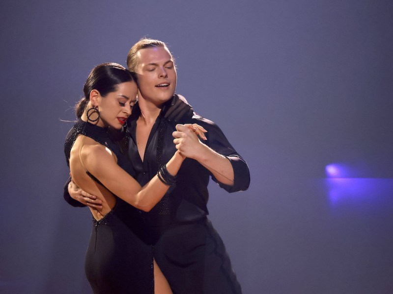 S‰nger Gabriel Kelly und T‰nzerin Malika Dzumaev im Finale der 17. Staffel der RTL-Tanzshow Let s Dance im Coloneum. Kˆln, 24.05.2024 NRW Deutschland *** Singer Gabriel Kelly and dancer Malika Dzumaev in the final of the 17th season of the RTL dance show Let s Dance at Coloneum Cologne, 24 05 2024 NRW Germany Copyright: xChristophxHardtx