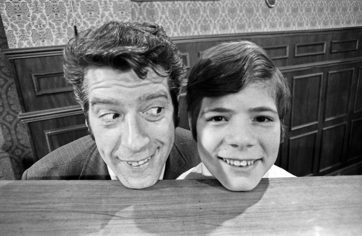 Zwei Niederl‰nder unter sich im deutschen Fernsehen: der Showmaster Rudi Carrell und Kinderstar S‰nger Heintje in Hamburg, Deutschland Anfang 1970er Jahre. Two Dutchmen meet at German TV: presenter Rudi Carrell and child star singer Heintje at Hamburg, Germany early 1970s. Copyright: Roba/SiegfriedxPilz UnitedArchives66214029