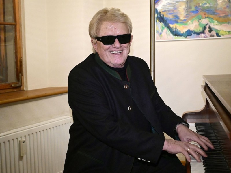 Heino bei einem exklusiven Pressegespr‰ch zu seiner bevorstehenden Europa-Kirchen-Tournee 2023/2024 Die Himmel r¸hmen im Martin Moller Haus der ev. Kirchengemeinde St. Peter. Gˆrlitz, 04.11.2023 *** Heino at an exclusive press conference on his upcoming European Church Tour 2023 2024 Die Himmel r¸hmen in the Martin Moller Haus of the Protestant parish of St Peter Gˆrlitz, 04 11 2023 Foto:xM.xWehnertx/xFuturexImagex heino_3120