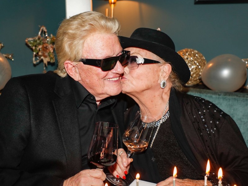 Heino und Ehefrau Hannelore Kramm Party zum 83. Geburtstag von Heino im Bellucci Restaurant in Berlin Redaktion Laurent,13.12.2021 Heino and wife Hannelore Kramm Party for the 83rd birthday of Heino in the Bellucci Restaurant in Berlin Editorial Laurent, 13 12 2021
