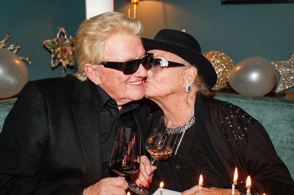 Heino und Ehefrau Hannelore Kramm Party zum 83. Geburtstag von Heino im Bellucci Restaurant in Berlin Redaktion Laurent,13.12.2021 Heino and wife Hannelore Kramm Party for the 83rd birthday of Heino in the Bellucci Restaurant in Berlin Editorial Laurent, 13 12 2021