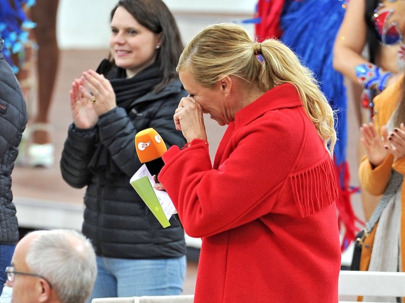 ZDF - Fernsehgarten. Moderatorin Andrea Kiwi Kiewel w‰hrend der ZDF - Unterhaltungsshow Fernsehgarten am 25.09.2022 in Mainz. 20220925MWI42889 *** ZDF Fernsehgarten host Andrea Kiwi Kiewel during the ZDF entertainment show Fernsehgarten on 25 09 2022 in Mainz 20220925MWI42889