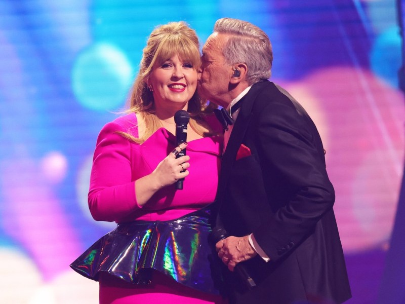 Giovanni Zarrella pr‰sentiert: 50 Jahre Roland Kaiser Roland Kaiser und Maite Kelly. Samstags-Show Giovanni Zarrella pr‰sentiert: 50 Jahre Roland Kaiser. TV-Aufzeichnung vom 16.12.2023 in der Baden-Arena, Messe Offenburg-Ortenau. Baden-W¸rttemberg, Deutschland. Ausstrahlung der Sendung am 24.02.2024 im ZDF. *** Giovanni Zarrella presents 50 years of Roland Kaiser Roland Kaiser and Maite Kelly Saturday show Giovanni Zarrella presents 50 years of Roland Kaiser TV recording from 16 12 2023 in the Baden Arena, Messe Offenburg Ortenau Baden W¸rttemberg, Germany Broadcast of the program on 24 02 2024 on ZDF