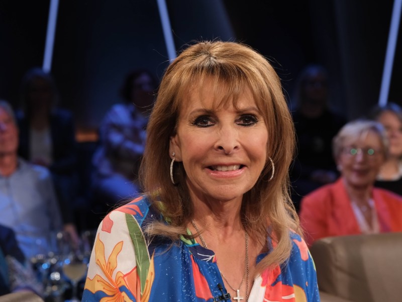 Ireen Sheer zu Gast in der NDR Talk Show in der Sendung vom 10.5.2024, Fototermin im Fernsehstudio Hamburg Lokstedt am 8.5.2024 *** Ireen Sheer as a guest on the NDR Talk Show in the program of 10 5 2024, photo session in the Hamburg Lokstedt TV studio on 8 5 2024