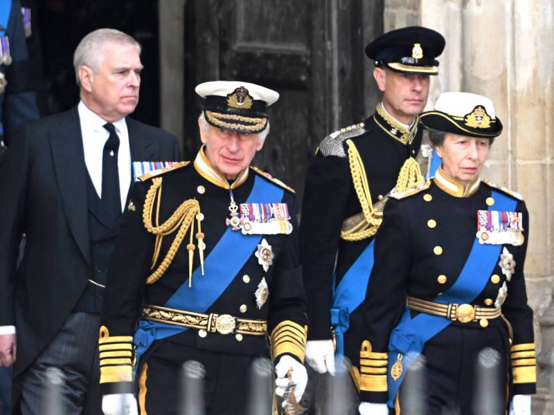 King charles prinz andrew edward prinzessin anne