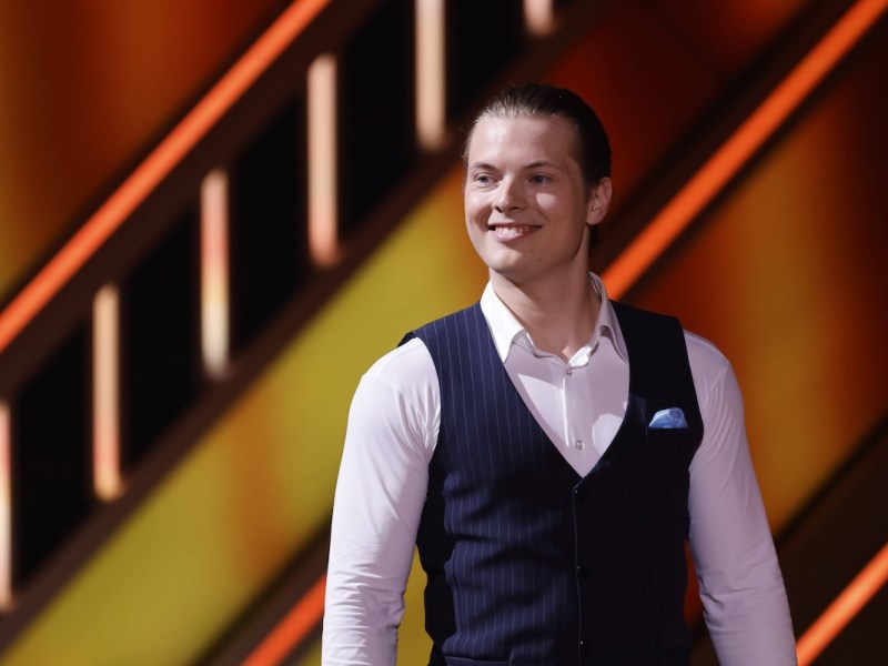 S‰nger Gabriel Kelly in der elften Live-Show bei der 17. Staffel der RTL-Tanzshow Let s Dance in den MMC-Studios. Kˆln, 17.05.2024 NRW Deutschland *** Singer Gabriel Kelly in the eleventh live show of the 17th season of the RTL dance show Let s Dance at the MMC Studios Cologne, 17 05 2024 NRW Germany Copyright: xChristophxHardtx