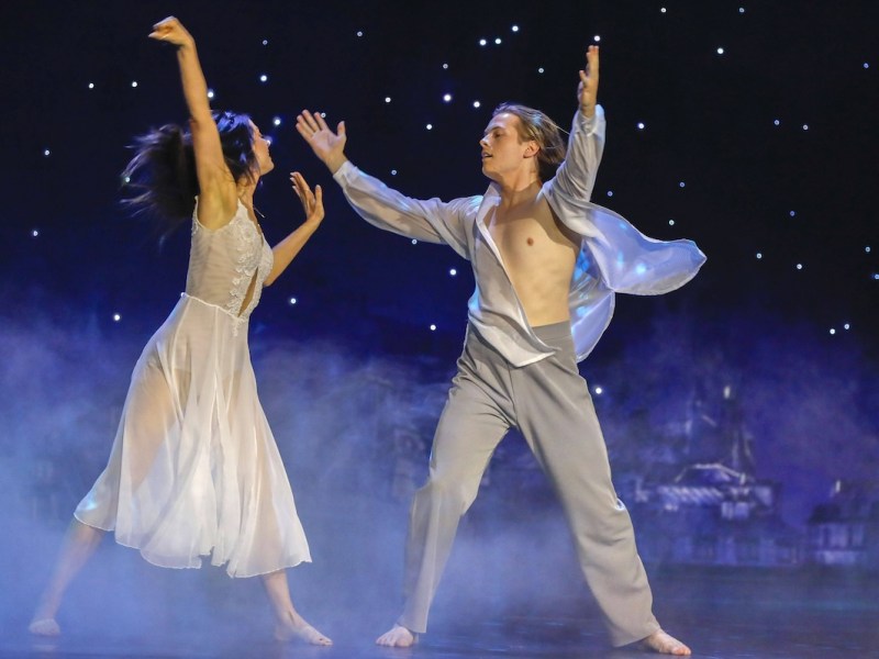 Gabriel Kelly mit Malika Dzumaev in der zehnten Live-Show der 17. Staffel der RTL-Tanzshow Let s Dance im Musical Dome. Kˆln, 10.05.2024 *** Gabriel Kelly with Malika Dzumaev in the tenth live show of the 17th season of the RTL dance show Let s Dance in the Musical Dome Cologne, 10 05 2024 Foto:xR.xSchmiegeltx/xFuturexImagex lets_dance1005_4641