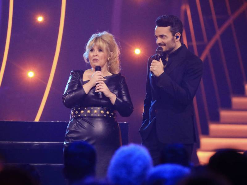 Maite Kelly und Giovanni Zarrella in der ZDF-Musikshow Die Giovanni Zarrella Show in der Baden-Arena. Offenburg, 04.05.2024 *** Maite Kelly and Giovanni Zarrella in the ZDF music show Die Giovanni Zarrella Show in the Baden Arena Offenburg, 04 05 2024 Foto:xM.xWehnertx/xFuturexImagex zarrella_4516