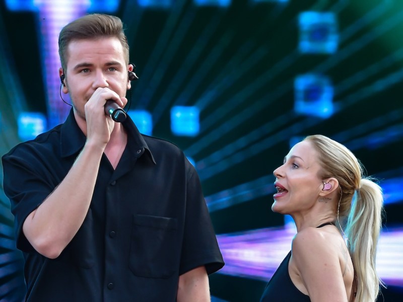 Entertainment Musik, SchlagerHammer in Oranienburg 06.07.2024, xdanx, Entertainment Musik, SchlagerHammer in Oranienburg v.l. Der SchlagerHammer – die groﬂe Schlager Radio-Sommerparty in Oranienburg. Am Samstag den 06. Juli 2024 steht der Schlosspark ganz im Zeichen des Schlagers. Im Bild: Eric Philippi, Michelle buergerl.Tanja Gisela Hewer, Oranienburg Orangerie im Schlosspark Brandenburg Deutschland DE *** Entertainment Music, SchlagerHammer in Oranienburg 06 07 2024, xdanx, Entertainment Music, SchlagerHammer in Oranienburg v l The SchlagerHammer – the big Schlager radio summer party in Oranienburg On Saturday, July 06, 2024, the Schlosspark will be all about Schlager In the picture Eric Philippi, Michelle buergerl Tanja Gisela Hewe Copyright: xDanielxLakomskix