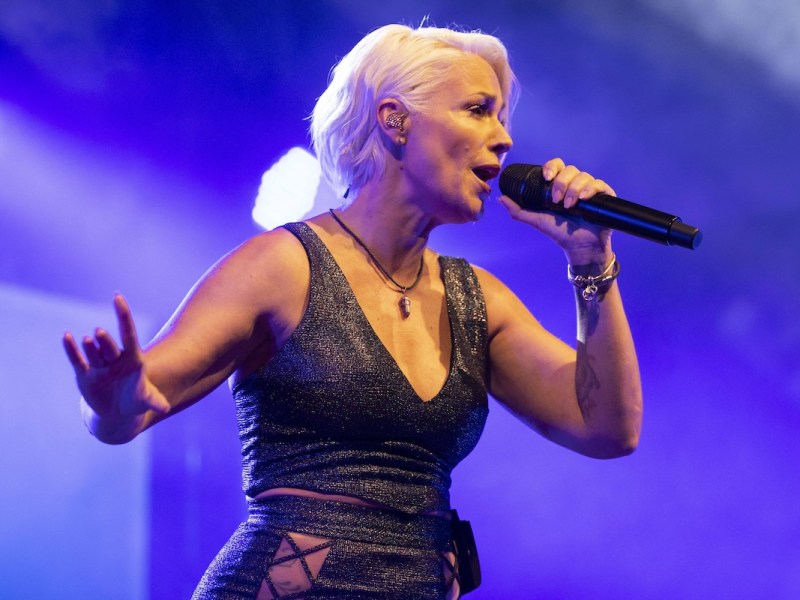 Schlagerparty Unterhaltung: Schlagerparty am 26.08.2022 in Telgte Nordrhein-Westfalen. Michelle steht in Telgte auf der B¸hne Telgte Planwiese Nordrhein-Westfalen Deutschland *** Schlager party entertainment Schlager party on 26 08 2022 in Telgte North Rhine Westphalia Michelle is on stage in Telgte Telgte Planwiese North Rhine Westphalia Germany Copyright: xMarcoxSteinbrenner/Kirchner-Mediax