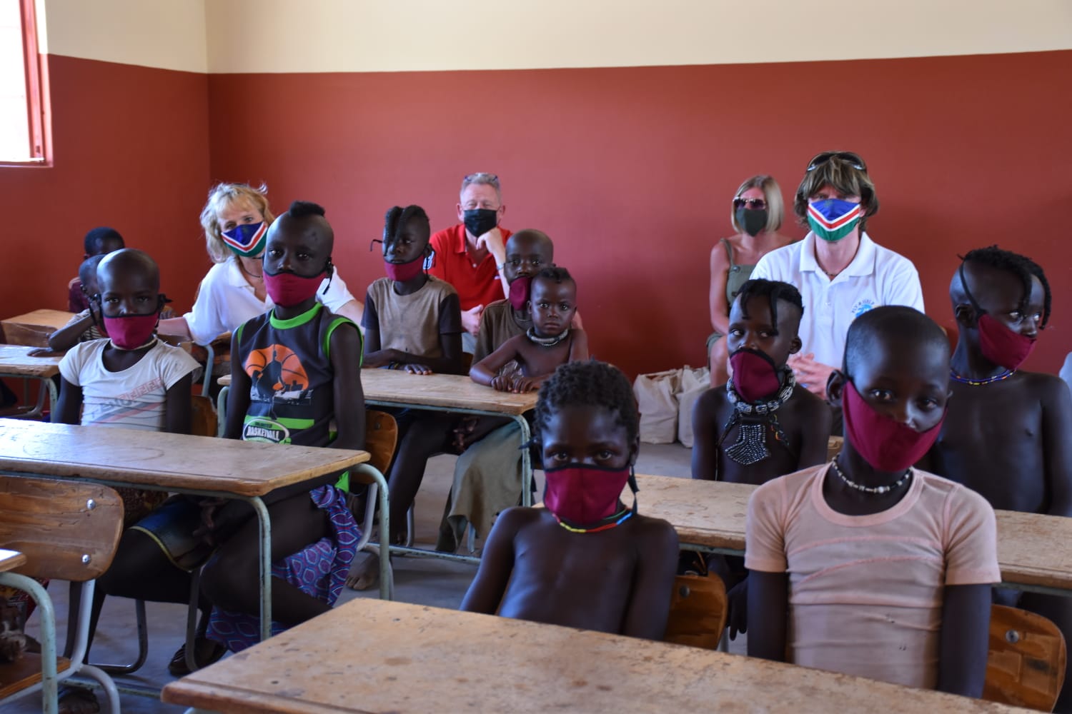 Mickie Krause bei einer Schuleröffnung in Namibia