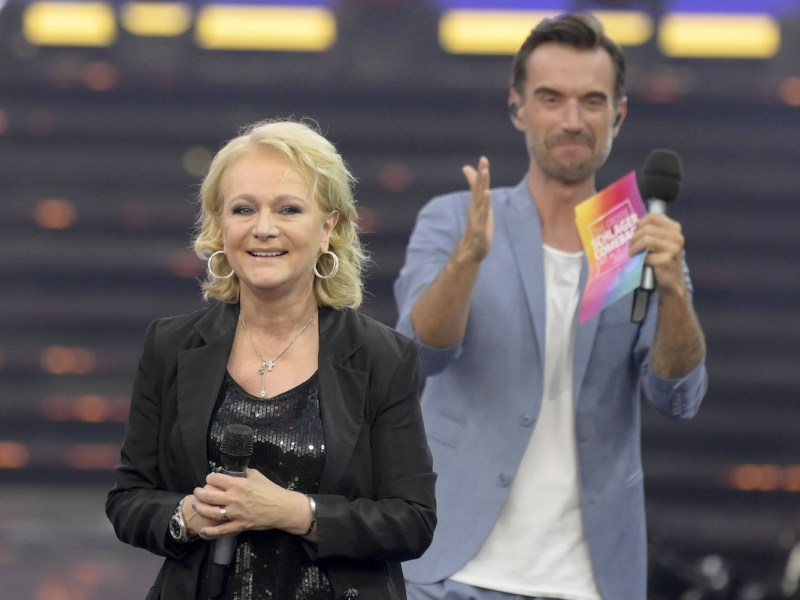 Nicole und Florian Silbereisen in der TV-Show Das groﬂe Schlagercomeback.2022 in der Glashalle der Leipziger Messe. Leipzig, 23.07.2022 *** Nicole and Florian Silbereisen in the TV show The great hit comeback 2022 in the glass hall of the Leipzig Fair Leipzig, 23 07 2022 Foto:xF.xKernx/xFuturexImage