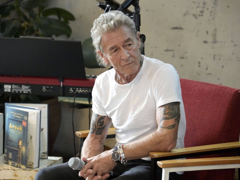 Peter Maffay bei der Pressekonferenz zum neuen Buch Anouk und das Geheimnis der Weihnachtszeit Anouk 3 von Hendrikje Balsmeyer und Peter Maffay in The Classroom in der Fabrik 23. Berlin, 05.10.2023 *** Peter Maffay at the press conference for the new book Anouk und das Geheimnis der Weihnachtszeit Anouk 3 by Hendrikje Balsmeyer and Peter Maffay in The Classroom at Fabrik 23 Berlin, 05 10 2023 Foto:xF.xKernx/xFuturexImagex maffay_pk_3017