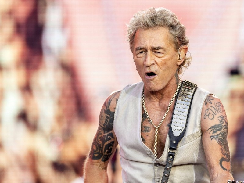 Peter Maffay live bei einem Konzert der We Love Rock n Roll - Farewell Tour auf dem Domplatz. Erfurt, 29.06.2024 *** Peter Maffay live at a concert of the We Love Rock n Roll Farewell Tour at the Domplatz Erfurt, 29 06 2024 Foto:xM.xKremerx/xFuturexImagex maffay_erfurt_4603