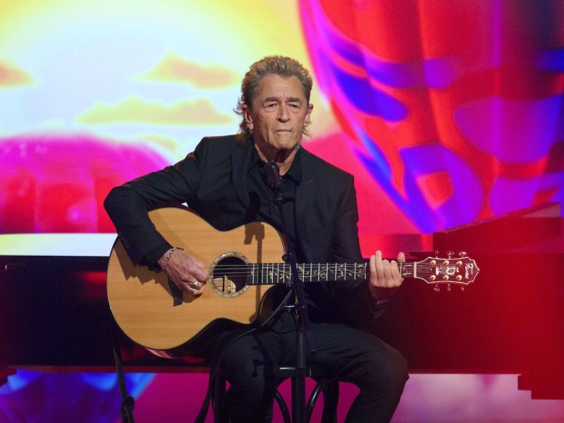 S‰nger Peter Maffay in der TV-Show 30 Jahre Sternstunden-Gala 2023 in der Frankenhalle. N¸rnberg, 15.12.2023 Bayern Deutschland *** Singer Peter Maffay in the TV show 30 Years of Sternstunden Gala 2023 in the Frankenhalle Nuremberg, 15 12 2023 Bavaria Germany Copyright: xDwixAnoraganingrumx