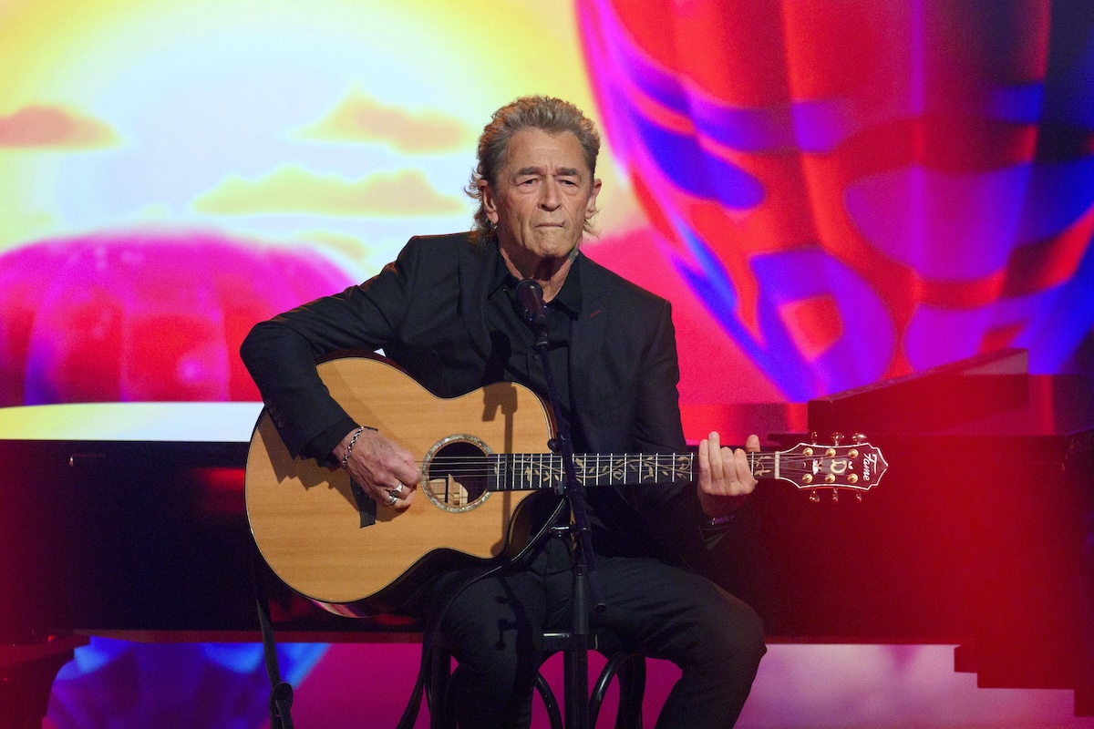 S‰nger Peter Maffay in der TV-Show 30 Jahre Sternstunden-Gala 2023 in der Frankenhalle. N¸rnberg, 15.12.2023 Bayern Deutschland *** Singer Peter Maffay in the TV show 30 Years of Sternstunden Gala 2023 in the Frankenhalle Nuremberg, 15 12 2023 Bavaria Germany Copyright: xDwixAnoraganingrumx