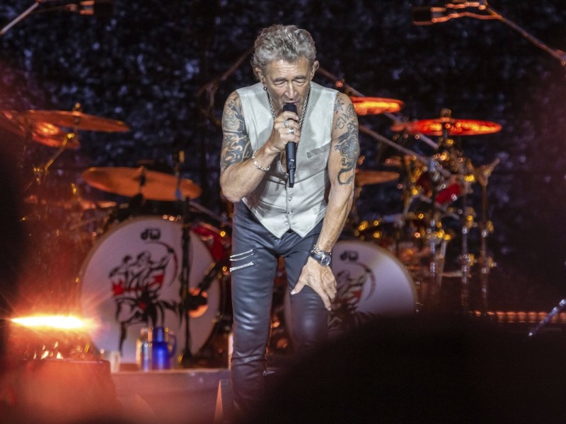 Peter Maffay live bei einem Konzert der We Love Rock n Roll - Farewell Tour in der Heinz von Heiden Arena. Hannover, 22.06.2024 *** Peter Maffay live at a concert of the We Love Rock n Roll Farewell Tour in the Heinz von Heiden Arena Hannover, 22 06 2024 Foto:xC.xSpeidelx/xFuturexImagex maffay_4641
