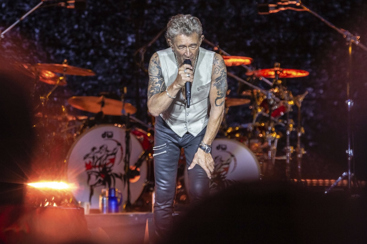 Peter Maffay live bei einem Konzert der We Love Rock n Roll - Farewell Tour in der Heinz von Heiden Arena. Hannover, 22.06.2024 *** Peter Maffay live at a concert of the We Love Rock n Roll Farewell Tour in the Heinz von Heiden Arena Hannover, 22 06 2024 Foto:xC.xSpeidelx/xFuturexImagex maffay_4641