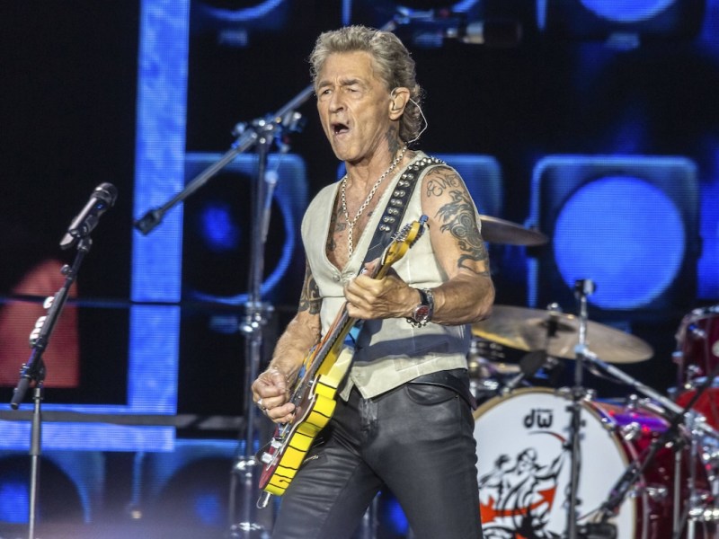 Peter Maffay live bei einem Konzert der We Love Rock n Roll - Farewell Tour in der Heinz von Heiden Arena. Hannover, 22.06.2024 *** Peter Maffay live at a concert of the We Love Rock n Roll Farewell Tour in the Heinz von Heiden Arena Hannover, 22 06 2024 Foto:xC.xSpeidelx/xFuturexImagex maffay_4625
