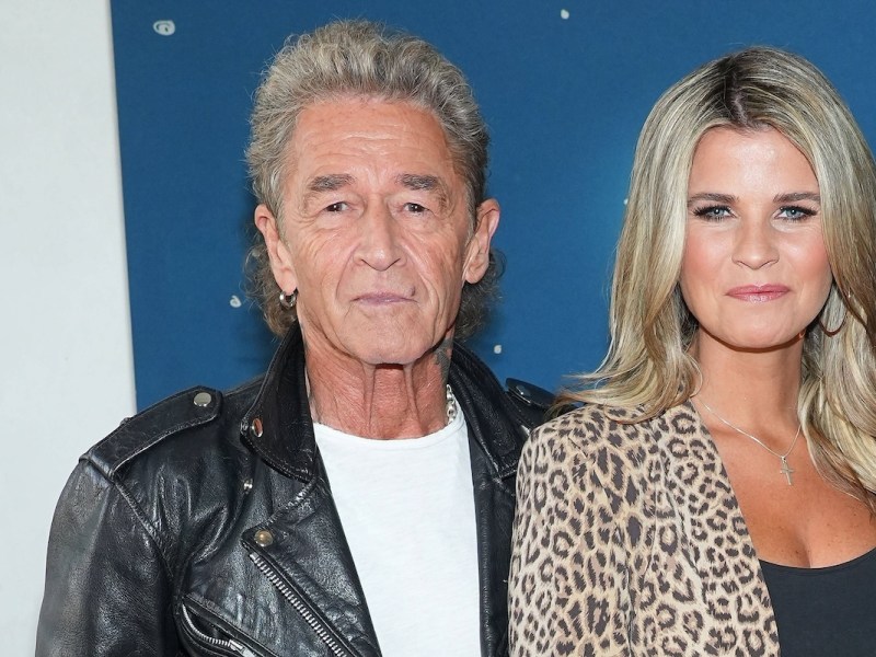 Peter Maffay und Hendrikje Balsmeyer bei der Praesentation vom dritten Teil ihrer erfolgreichen Kinderbuch-Reihe -Anouk und das Geheimnis der Weihnachtszeit- am 5.10.2023 in Berlin. Peter Maffay & seine Ehefrau Hendrikje praesentieren den 3. Teil ihrer erfolgreichen Anouk Kinderbuch-Reihe in Berlin *** Peter Maffay and Hendrikje Balsmeyer at the presentation of the third part of their successful childrens book series Anouk und das Geheimnis der Weihnachtszeit on 5 10 2023 in Berlin Peter Maffay his wife Hendrikje present the 3 part of their successful Anouk childrens book series in Berlin PUBLICATIONxINxGERxSUIxAUTxONLY
