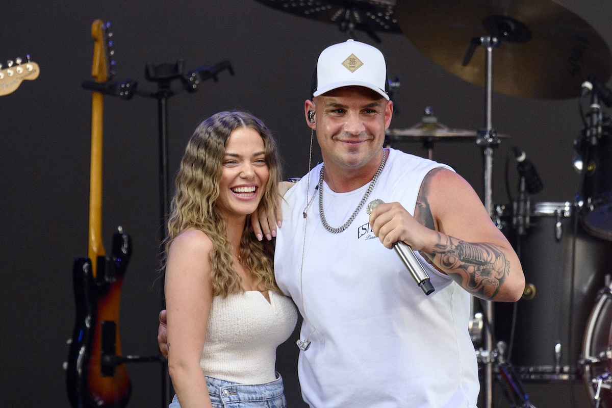 Influencerin Laura Maria Rypa und S√§nger Pietro Lombardi bei seinem Konzert im Rahmen des BonnLive OpenAir am Telekom Campus in Bonn-Beuel. Bonn, 16.06.2023 NRW Deutschland *** Influencer Laura Maria Rypa and singer Pietro Lombardi at his concert during the BonnLive OpenAir at the Telekom Campus in Bonn Beuel Bonn, 16 06 2023 NRW Germany Copyright: xDwixAnoraganingrumx