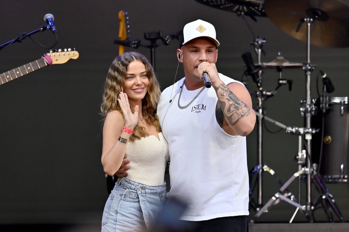 Influencerin Laura Maria Rypa und S√§nger Pietro Lombardi bei seinem Konzert im Rahmen des BonnLive OpenAir am Telekom Campus in Bonn-Beuel. Bonn, 16.06.2023 NRW Deutschland *** Influencer Laura Maria Rypa and singer Pietro Lombardi at his concert during the BonnLive OpenAir at the Telekom Campus in Bonn Beuel Bonn, 16 06 2023 NRW Germany Copyright: xDwixAnoraganingrumx