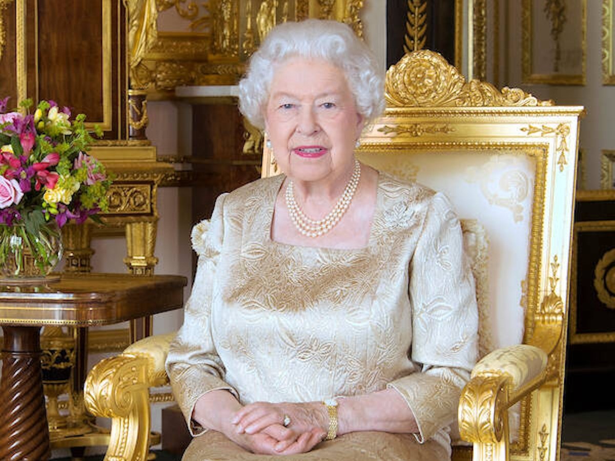 ARCHIVE: 01 July 2017 - London, England - This new portrait of Queen Elizabeth II, wearing the maple leaf brooch inherited from her mother, has been released for Canada Day July 1 to mark the 150th anniversary of Confederation. The portrait, by Toronto-based photographer Ian Leslie Macdonald, is being issued as the Prince of Wales and the Duchess of Cornwall continue on a three day tour of Canada around the anniversary celebrations. The brooch, made of platinum, set with diamonds, has been worn in Canada by Queen Elizabeth, the Queen Mother by Princess Elizabeth for her first visit in 1951, Camilla the Duchess of Cornwall in 2009 and Kate the Duchess of Cambridge in 2011. London USA - ZUMAa123 20220908_zaa_a123_056 Copyright: xAlphaxPressx