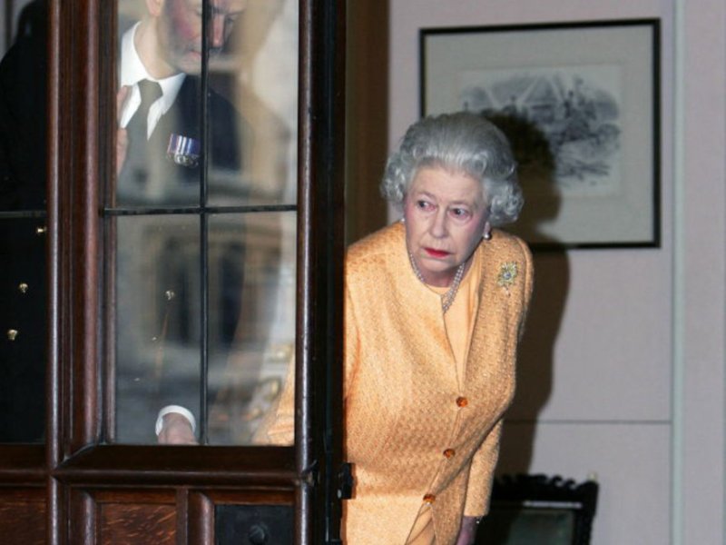 Queen Eilzabeth II. + "Tall Paul"