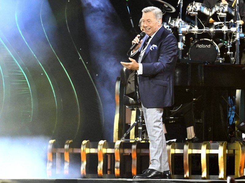 Roland Kaiser live bei einem Konzert seiner Tour 50 Jahre - 50 Hits - Die groﬂe Tournee zum 50. B¸hnenjubil‰um in der Heinz von Heiden Arena. Hannover, 21.06.2024 *** Roland Kaiser live at a concert of his tour 50 Jahre 50 Hits Die groﬂe Tournee zum 50 B¸hnenjubil‰um in der Heinz von Heiden Arena Hannover, 21 06 2024 Foto:xN.xHeuselx/xFuturexImagex kaiser_4631