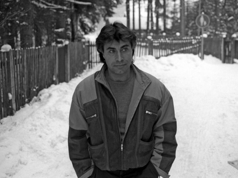 Bildnummer: 52228046 Datum: 16.01.1985 Copyright: imago/Rolf Hayo Sänger und Schauspieler Roy Black (GER) auf einem schneebedeckten Weg in München, Personen; 1985, München, Musiker, sw, Schlager; , quer, Kbneg, Winter, Jahreszeit, Einzelbild, close, Musik, Kunst, Deutschland, Privatbild, People; Aufnahmedatum geschätzt