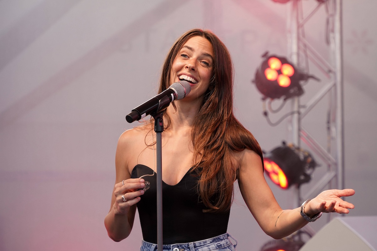 Vanessa Mai live beim Beelitzer Spargelfest auf der Beelitzer Freilichtb¸hne. Beelitz, 31.05.2024 *** Vanessa Mai live at the Beelitz Asparagus Festival on the Beelitz open-air stage Beelitz, 31 05 2024 Foto:xT.xBartillax/xFuturexImagex mai_4545