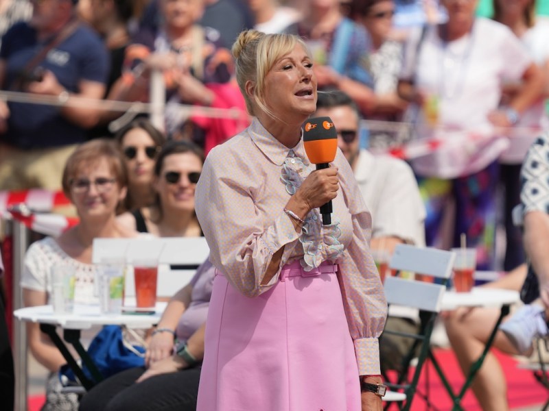 ZDF - Fernsehgarten. Moderatorin Andrea Kiwi Kiewel in der Unterhaltungsshow ZDF Fernsehgarten am 09.06.2024 in Mainz. Mainz ZDF - Fernsehgarten Rheinland-Pfalz *** ZDF Fernsehgarten presenter Andrea Kiwi Kiewel in the entertainment show ZDF Fernsehgarten on 09 06 2024 in Mainz Mainz ZDF Fernsehgarten Rheinland Pfalz