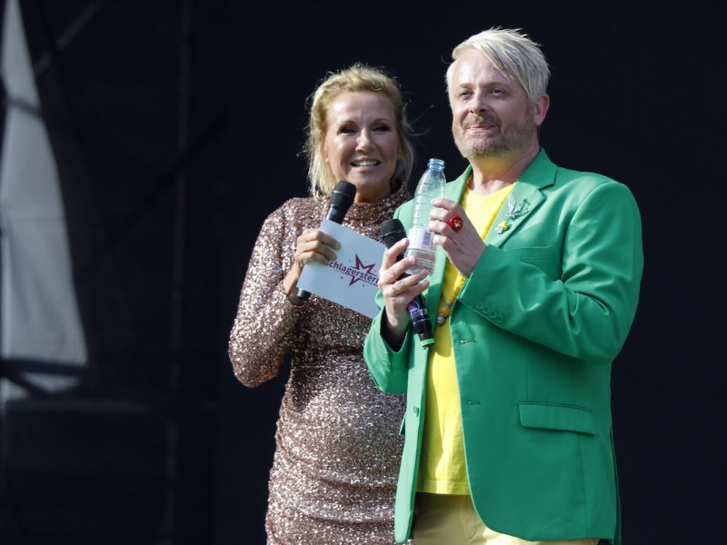 Andrea Kiewel und Ross Antony live beim Konzert Schlagersterne Mallorca 2023 im Coliseo Balear. Palma, 10.05.2023 *** Andrea Kiewel and Ross Antony live at the concert Schlagersterne Mallorca 2023 at the Coliseo Balear Palma, 10 05 2023 Foto:xR.xSchmiegeltx/xFuturexImage