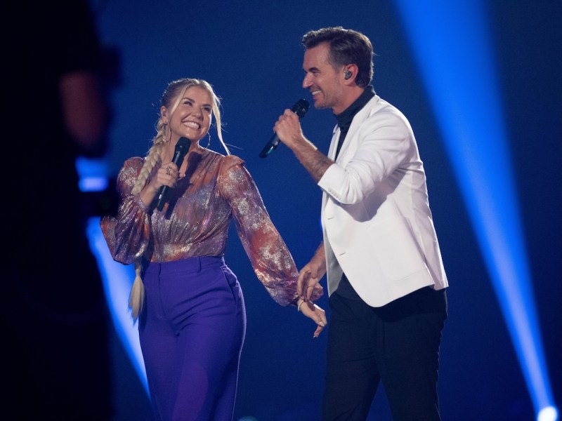 Beatrice EGLI, Schweiz, Musikerin, Schlagersaengerin, Saengerin, Florian SILBEREISEN, Deutschland, Saenger, Schlagersaenger, Musiker, Moderator, SCHLAGERBOOOM 2023 - ALLES FUNKELT ALLES GLITZERT am 21.10.2023 in der Westfalenhalle Dortmund *** Beatrice EGLI, Switzerland, musician, Schlagersaenger, singer, Florian SILBEREISEN, Germany, singer, Schlagersaenger, musician, presenter, SCHLAGERBOOOM 2023 ALLES FUNKELT ALLES GLITZERT on 21 10 2023 in the Westfalenhalle Dortmund