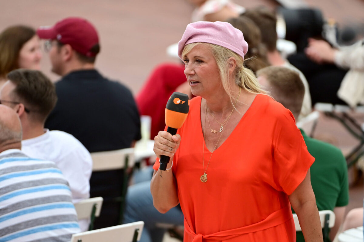 Andrea Kiewel im Fernsehgarten am 21. Juli 2024. Foto: IMAGO / STAR-MEDIA