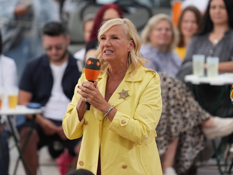ZDF - Fernsehgarten. Moderatorin Andrea Kiwi Kiewel in der Unterhaltungsshow ZDF Fernsehgarten am 08.09.2024 in Mainz. Mainz ZDF - Fernsehgarten Rheinland-Pfalz *** ZDF Fernsehgarten presenter Andrea Kiwi Kiewel in the entertainment show ZDF Fernsehgarten on 08 09 2024 in Mainz Mainz ZDF Fernsehgarten Rheinland Pfalz