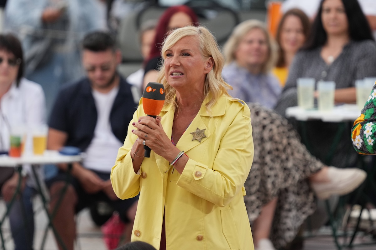 ZDF - Fernsehgarten. Moderatorin Andrea Kiwi Kiewel in der Unterhaltungsshow ZDF Fernsehgarten am 08.09.2024 in Mainz. Mainz ZDF - Fernsehgarten Rheinland-Pfalz *** ZDF Fernsehgarten presenter Andrea Kiwi Kiewel in the entertainment show ZDF Fernsehgarten on 08 09 2024 in Mainz Mainz ZDF Fernsehgarten Rheinland Pfalz